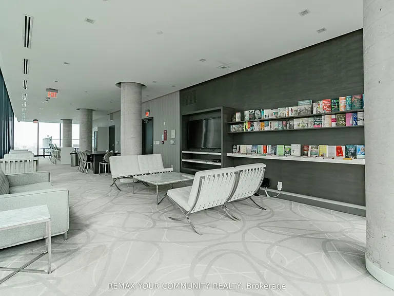 11 Charlotte St #204 — Photo 33