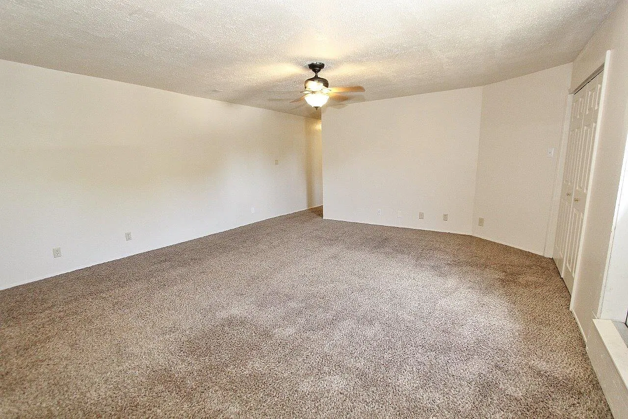 2 bed, 1050 sqft, $1,400 — Photo 4