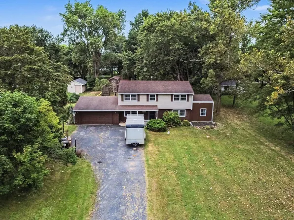 103 W Division Rd, Valparaiso, IN 46385