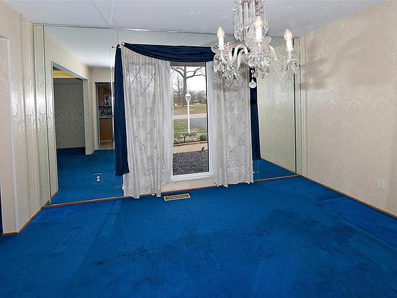 5th image of 12130 Mirror Lake Dr