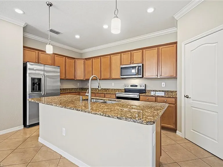 13566 Messino Ct — Photo 8