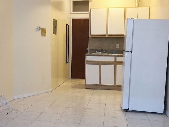2nd image of 26-18 Hoyt Ave S #1L