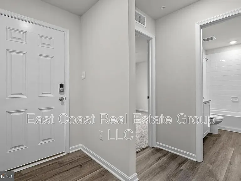 672 Armstrong Ave — Photo 3