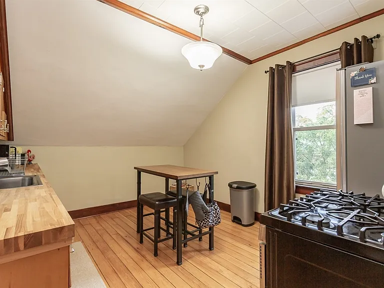 256 Maple St #3 — Photo 8