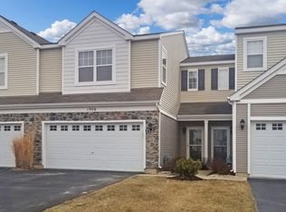 1908 Cobblestone Dr, Carpentersville, IL 60110