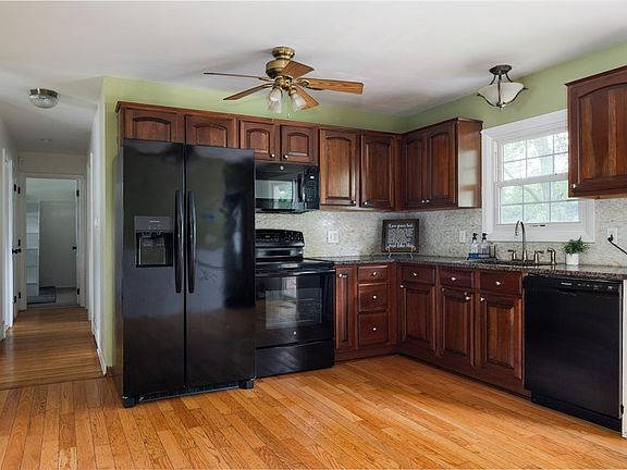 4th image of 56 Stoddard Dr