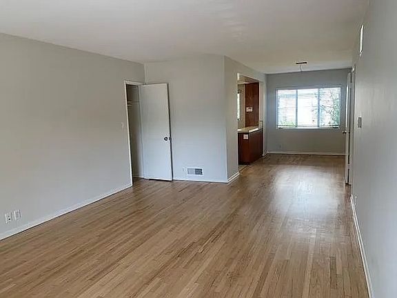 4th image of 747 S Plymouth Blvd APT 2