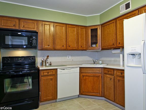 3rd image of 2046 Saint Johns Ave APT 4A