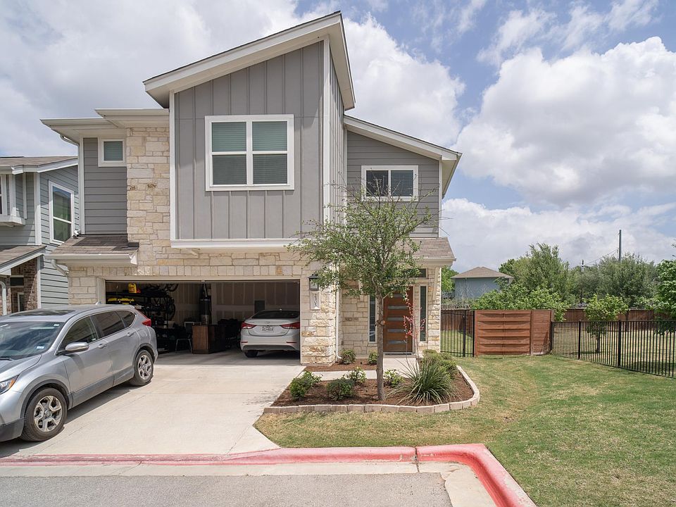 3bed / 2.5bath new-build on a large fenced lot with a 2 car garage