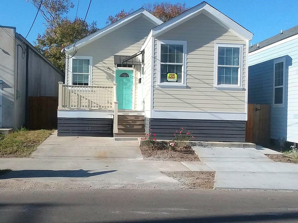 3 Bed 2 Bath w/ Parking