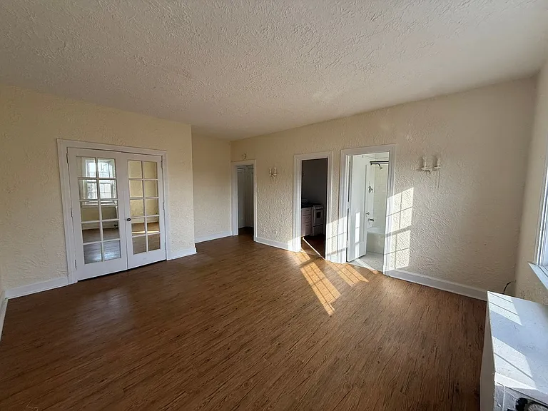 Bayard Manor Apartments — Photo 26