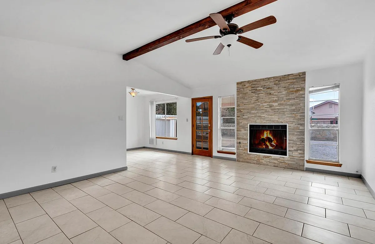 Building Photo - Lake Nemi Dr