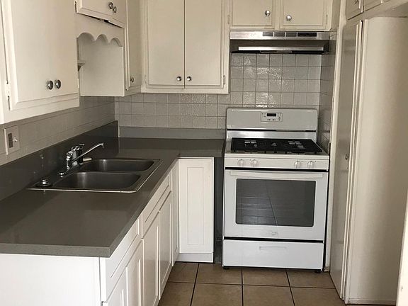 5th image of 1025 E Deodar St APT 4