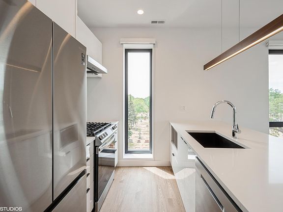 5th image of 1236 W Lawrence Ave