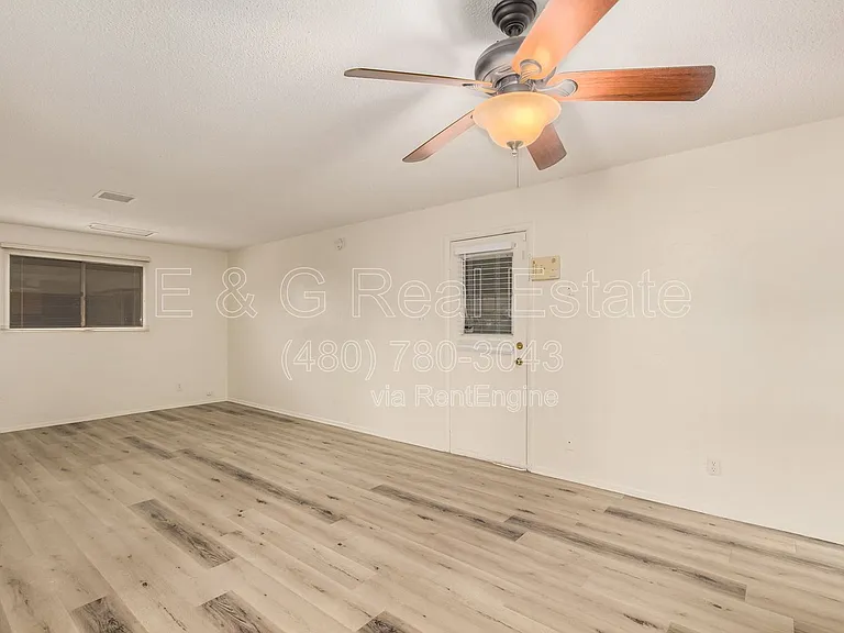 1136 W 12th St — Photo 9