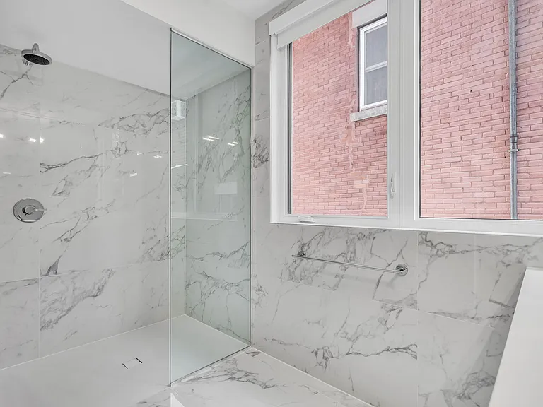 58 Florence St — Photo 16