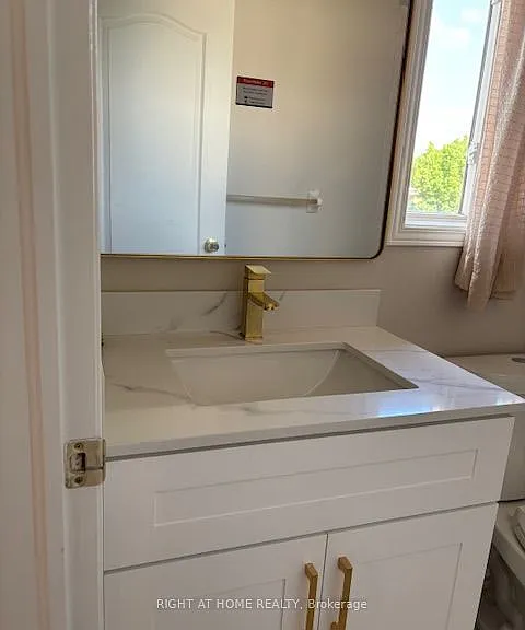 69 Crystal Glen Cres — Photo 3