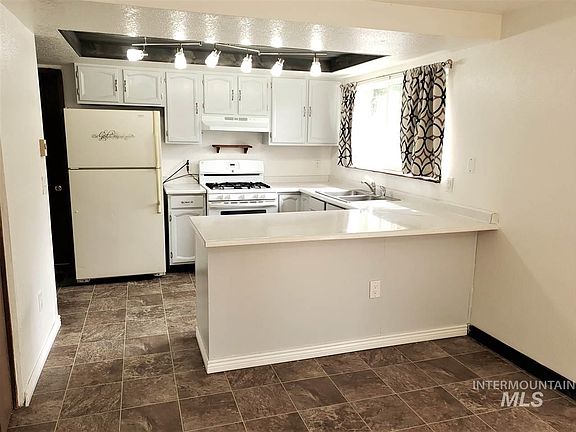 3rd image of 411 N Fruitland Ave