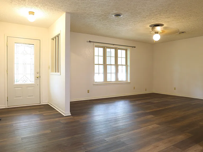 16280 Hardwood Ln — Photo 6