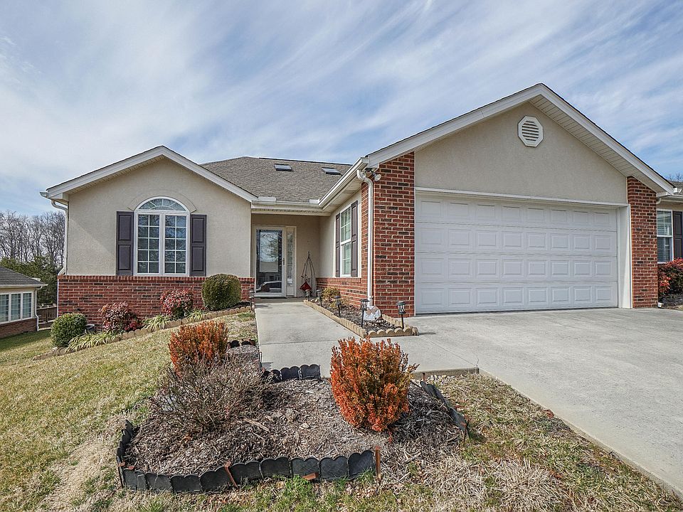 1st image of 406 Willow Oak Cir