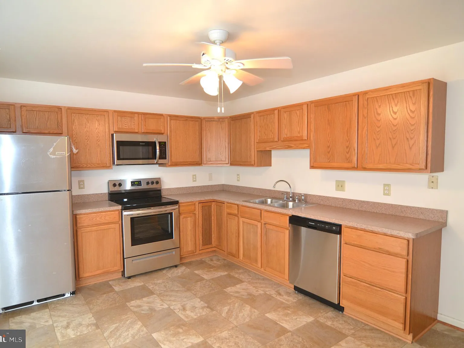 2 bed, 1.5 bath, 1280 sqft, $1,695 — Photo 4