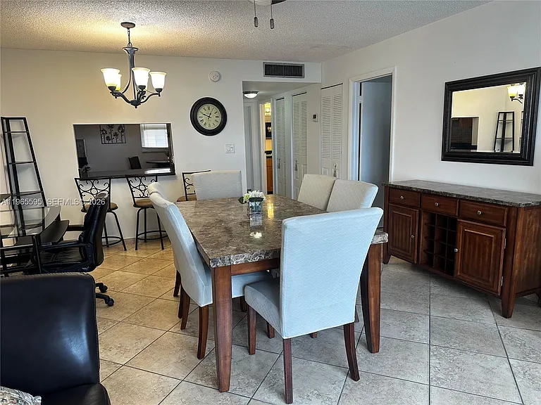 410 SE 2nd St #308 — Photo 3