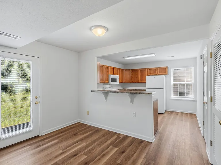 1713-1715 Louise Cir — Photo 13