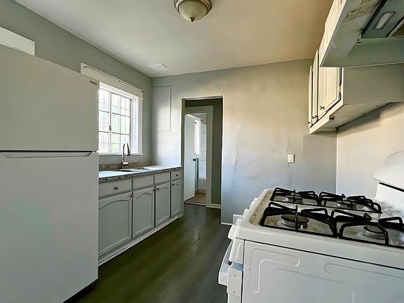 3rd image of 335 W 91st St #1/2