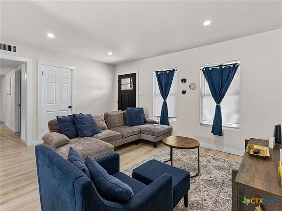 5th image of 503 Pickwell Dr