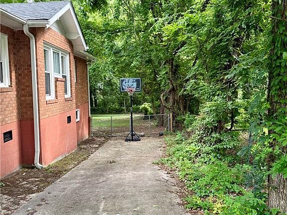 3rd image of 706 Julian St