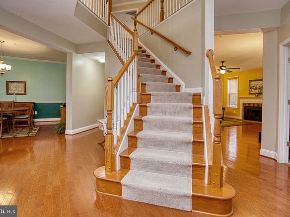 3rd image of 6820 Barlowe Ct