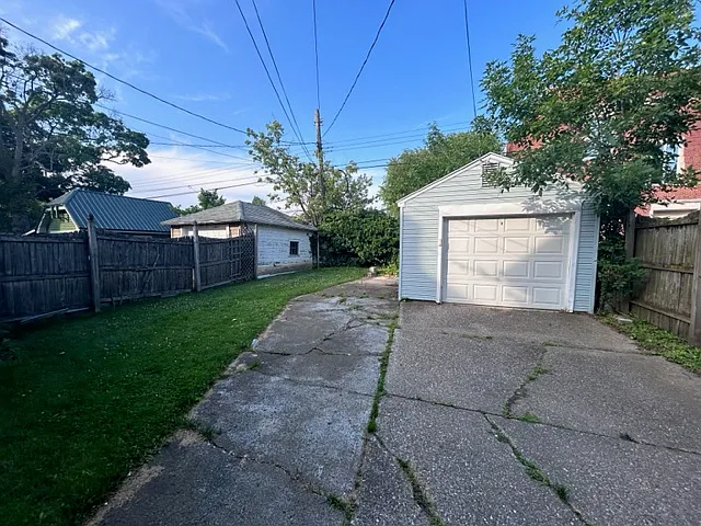 221 Englewood Ave — Photo 10