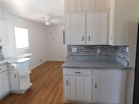 3rd image of 311 Bryant Rd