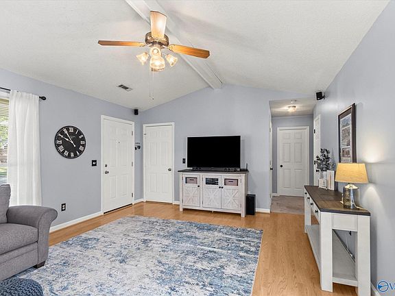 5th image of 137 Hollington Dr NE