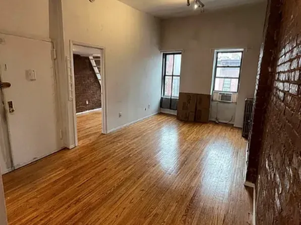 370 West 46th Street image 9 of 9