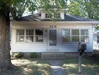 550 Woodrow Ave photo 1