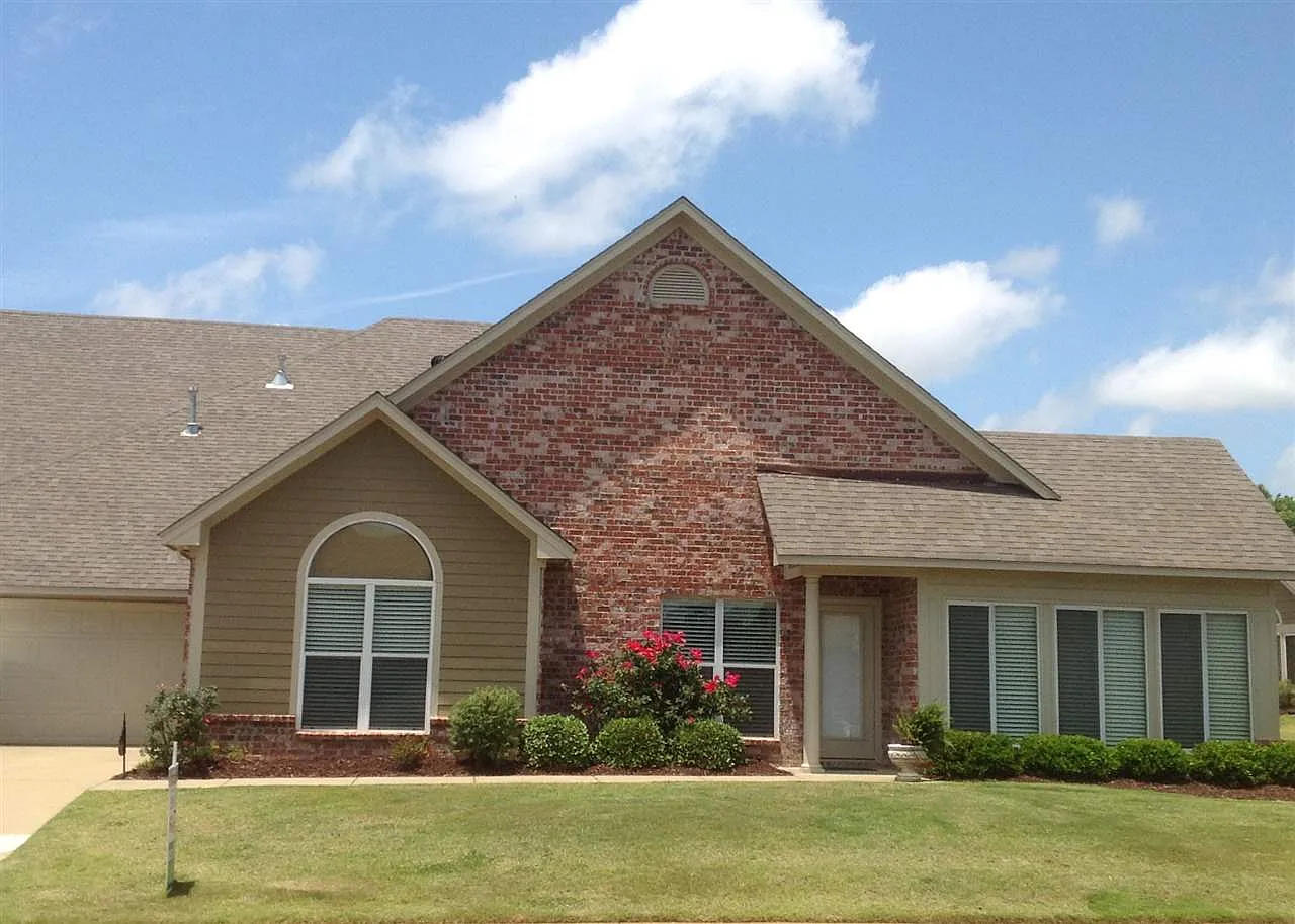 920 Sweetwater Dr photo 1