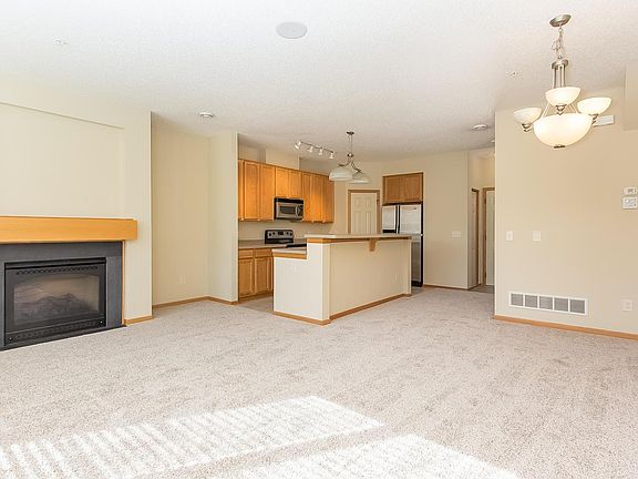 4th image of 11770 Vermillion St NE Unit B