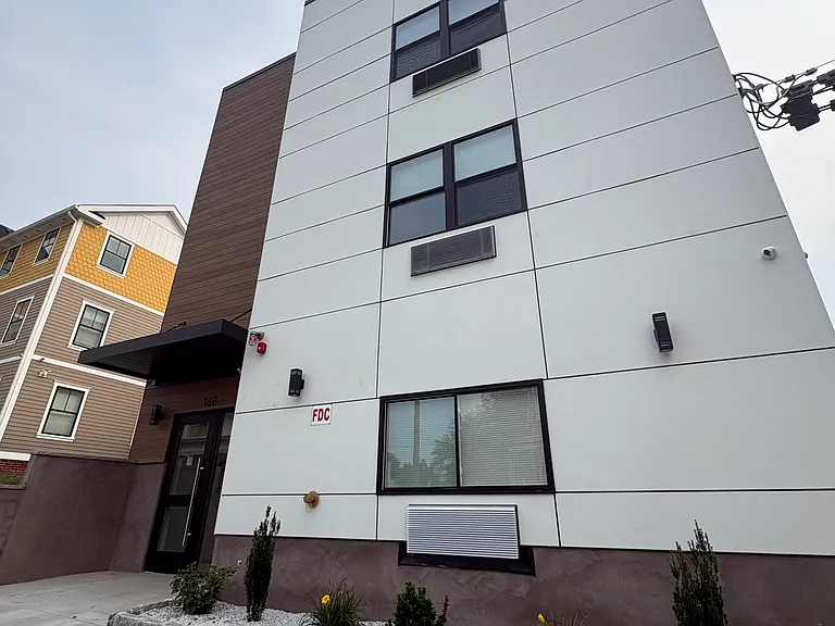 168-170 Fair St #203 — Photo 1