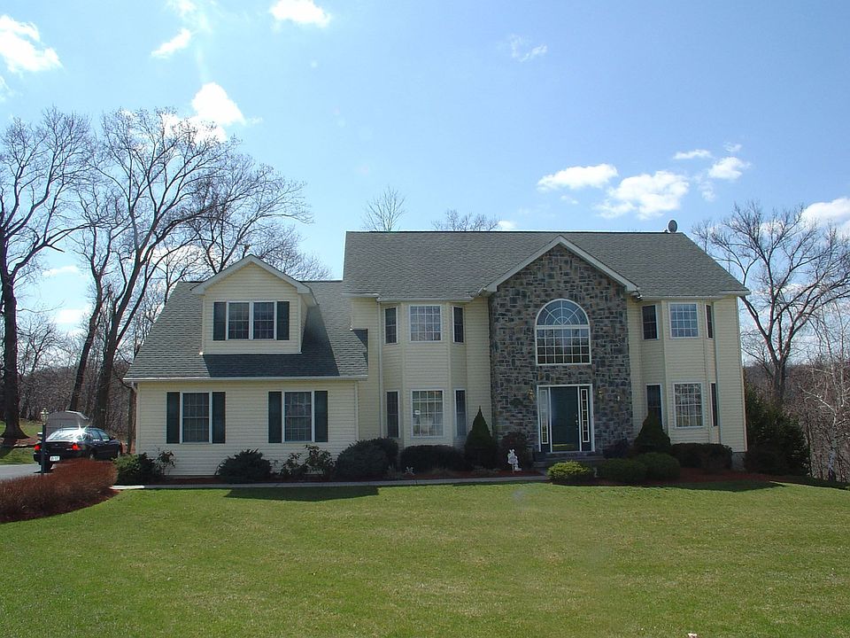 Located on a cul de sac in prestigious Quaker Mill!