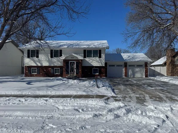 702 Dillon Court, North Platte, NE 69101