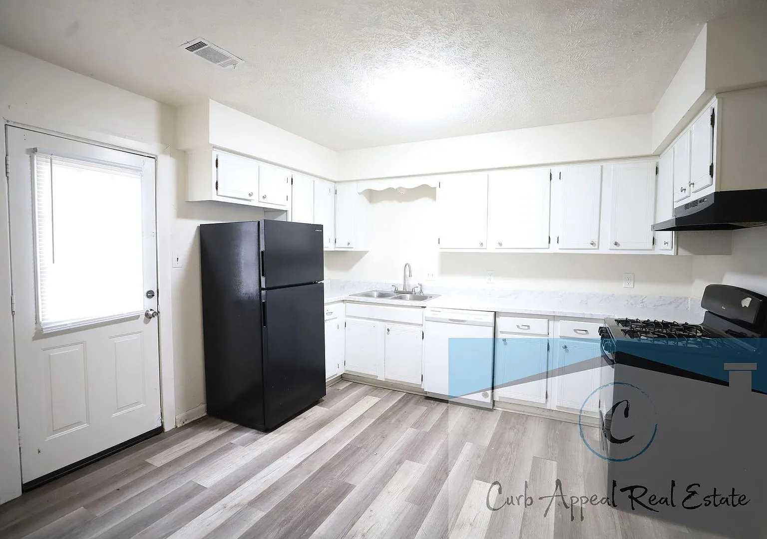 707 Stratford — Photo 3