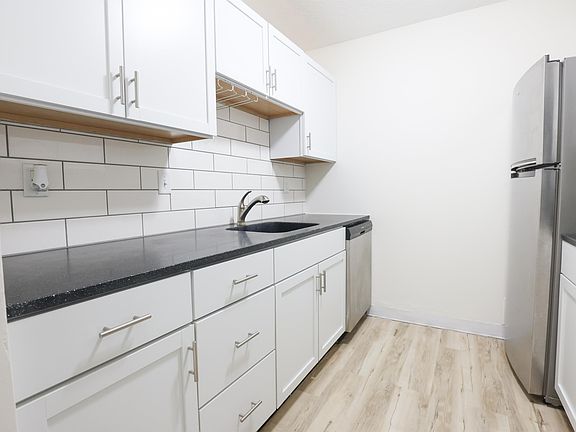 4th image of 7110-7122 Jones Cir #7120-5