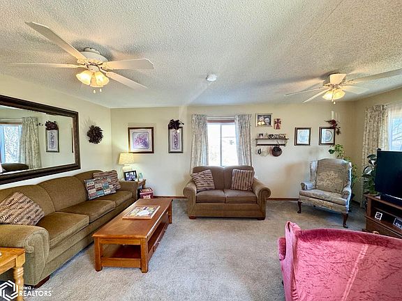 4th image of 707 W Burlington Ave