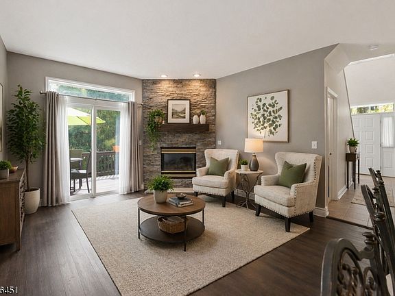 3rd image of 15 Aspen Ct