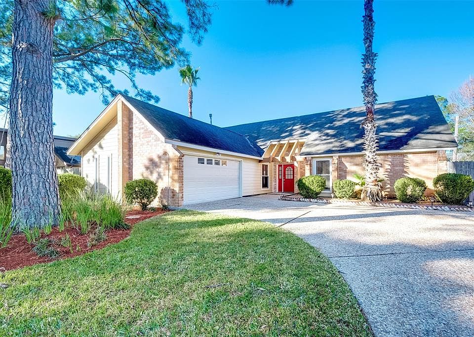 Welcome to 3027 Kenross Street. Your oversized double-wide driveway gives you plenty of parking space for you and your guests.