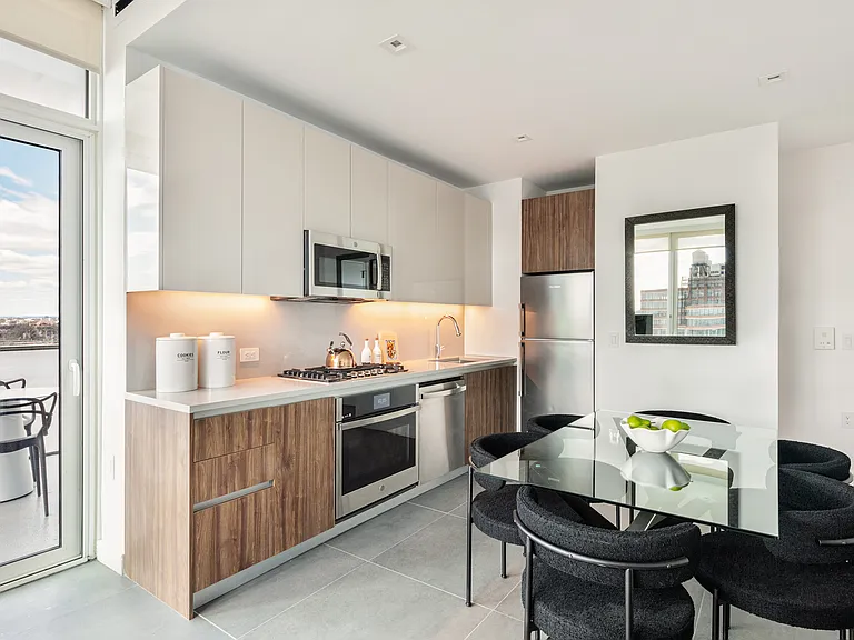606 W 30th St #35B — Photo 3