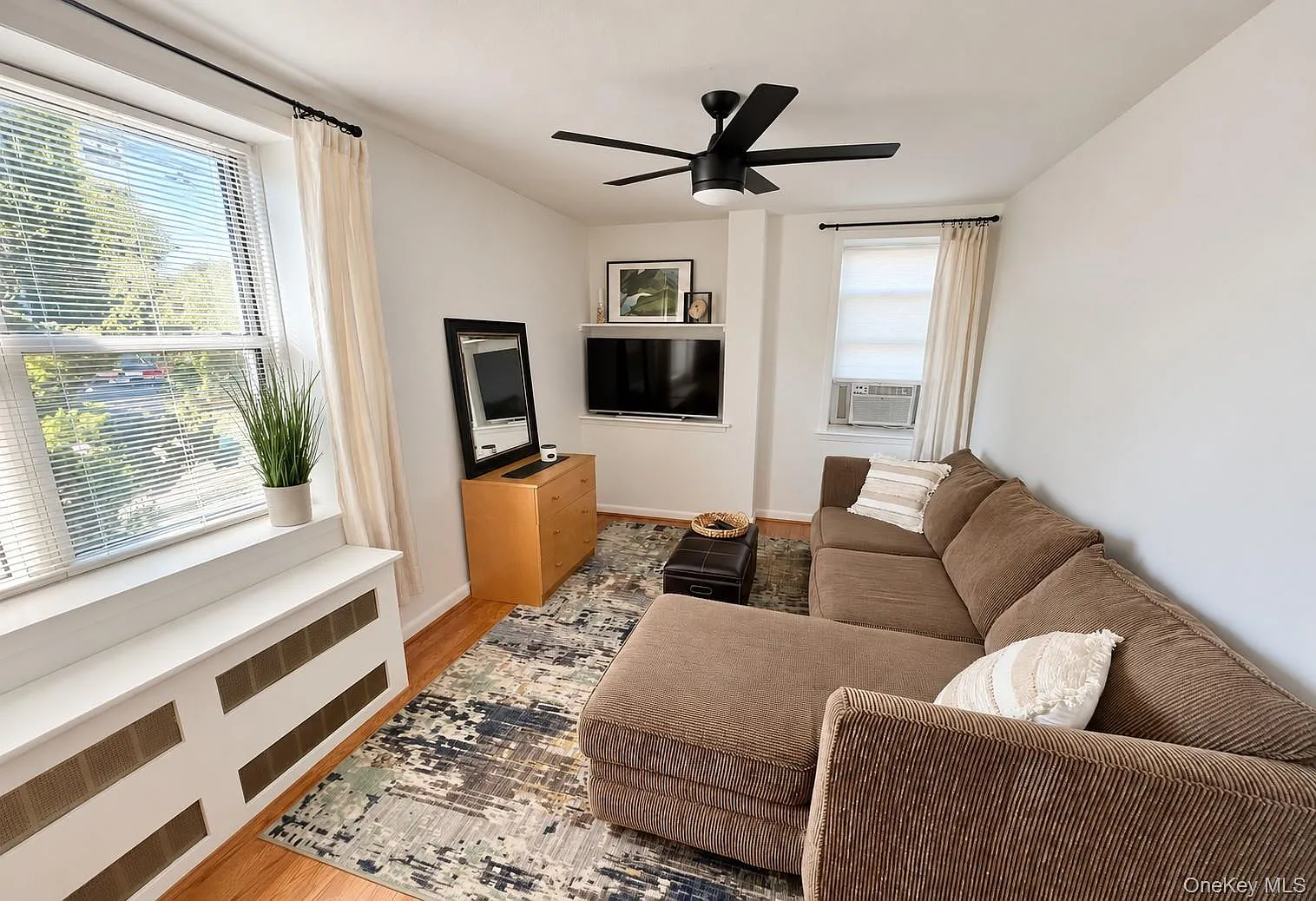 Studio, 1.0 bath, 300 sqft, $1,950 — Photo 4