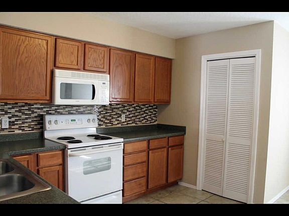 Kitchen and laundry entrance
