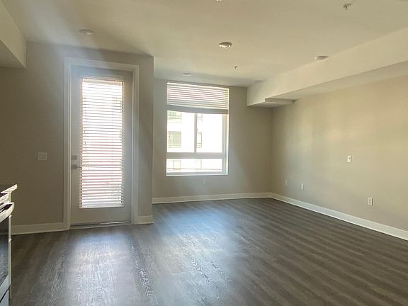 5th image of 11246 Otsego St #302